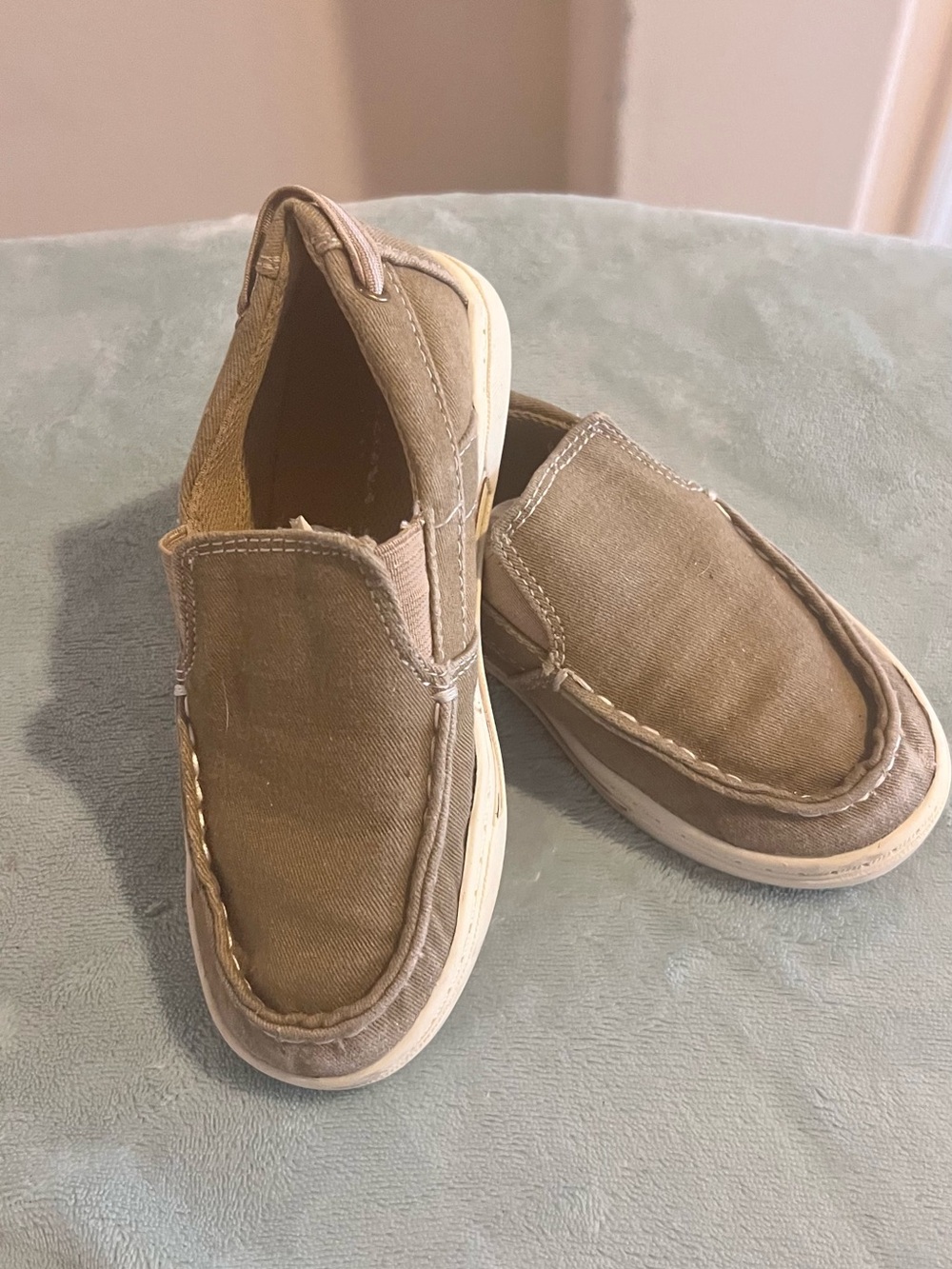 Kids Slip-On Canvas Sneakers in Brown